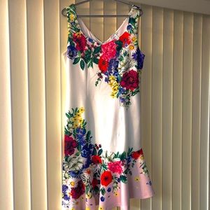 Beautiful Ruffle trim detail dress in white size L